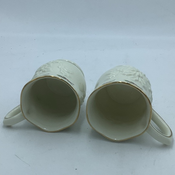 Two Party Lite Holly Leaf Collection Demitasse Cups - Picture 7 of 9